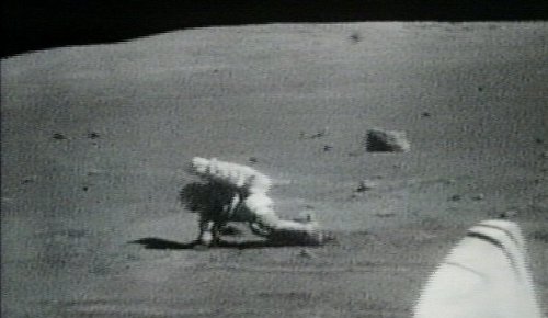 Падение астронавта на Луне
