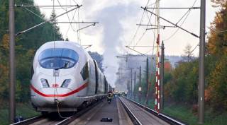 В Германии на ходу зажегся пассажирский поезд. Пришлось эвакуировать наиболее 500 человек