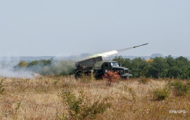 Сутки на Донбассе: 16 обстрелов, один боец ранен